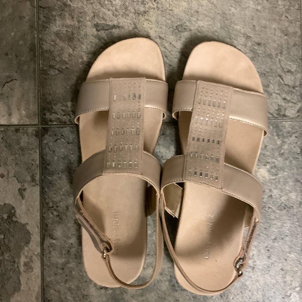 Gold easy spirit sandals, Sehazel size 10